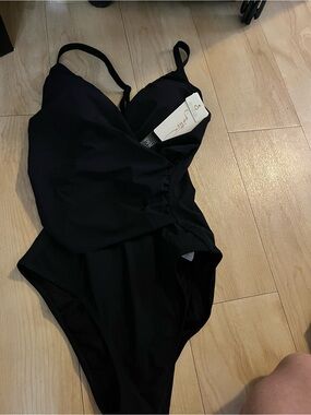 Profile by Gottex Black One-Piece Swimsuit – Size 6 – NWt